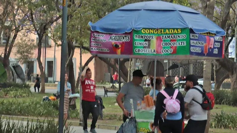 Alameda Central: El patrimonio de la CDMX, oculto bajo el ambulantaje [Fotorreportaje]